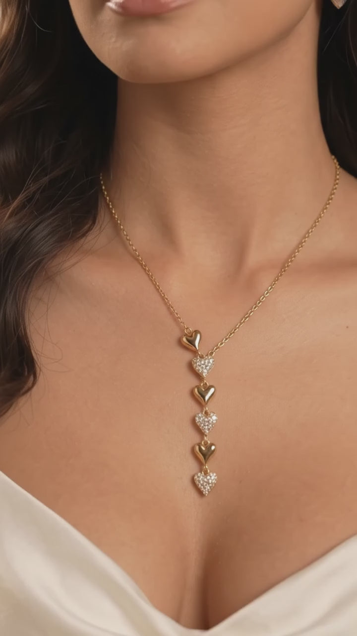 Elegant Gold-Plated Heart Necklace كوليه قلوب أنيق مطلي بماء الذهب
